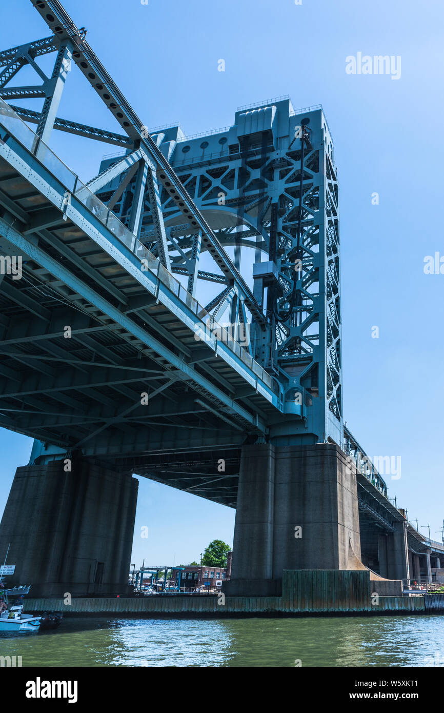 Manhattan,New York City, Stati Uniti d'America - 30 Giugno 2018 : Robert F Kennedy Ponte sul Fiume Harlem sollevare Span Foto Stock