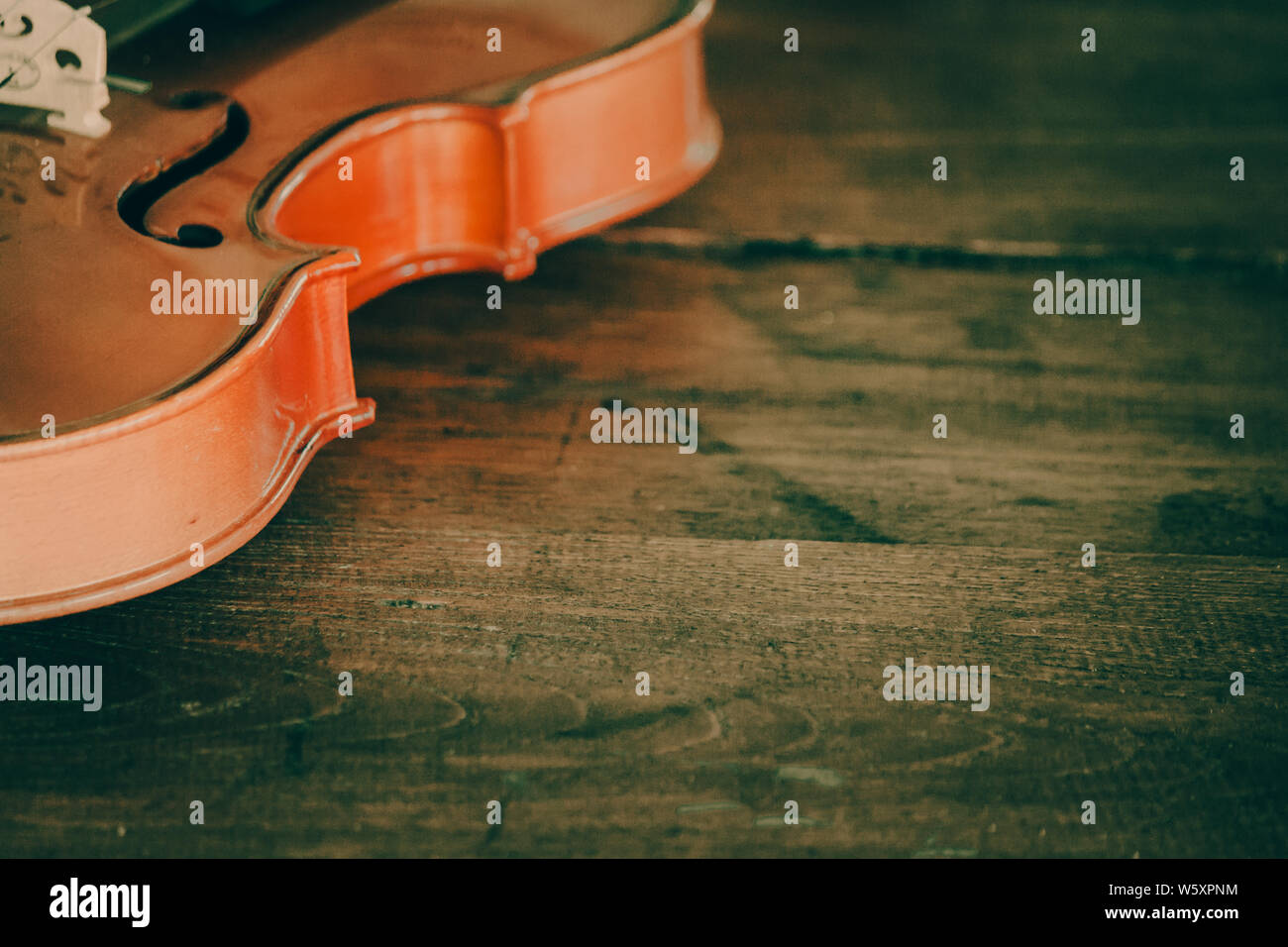 Close up di un violino profondo poco profonda del campo con spazio di copia Foto Stock