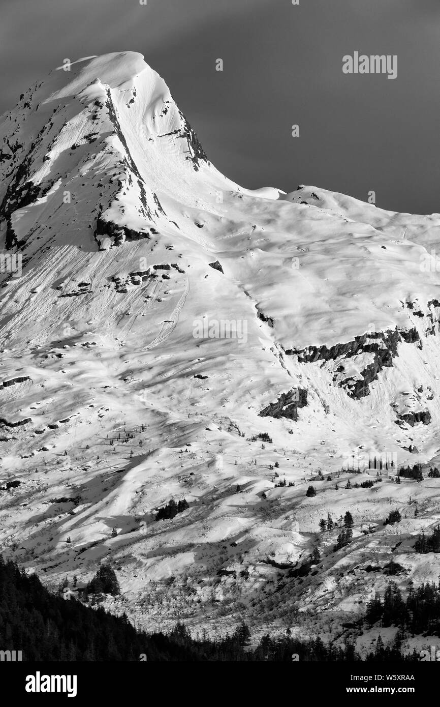 Chugach Mountains su Valdez, Prince William Sound, Alaska, STATI UNITI D'AMERICA Foto Stock