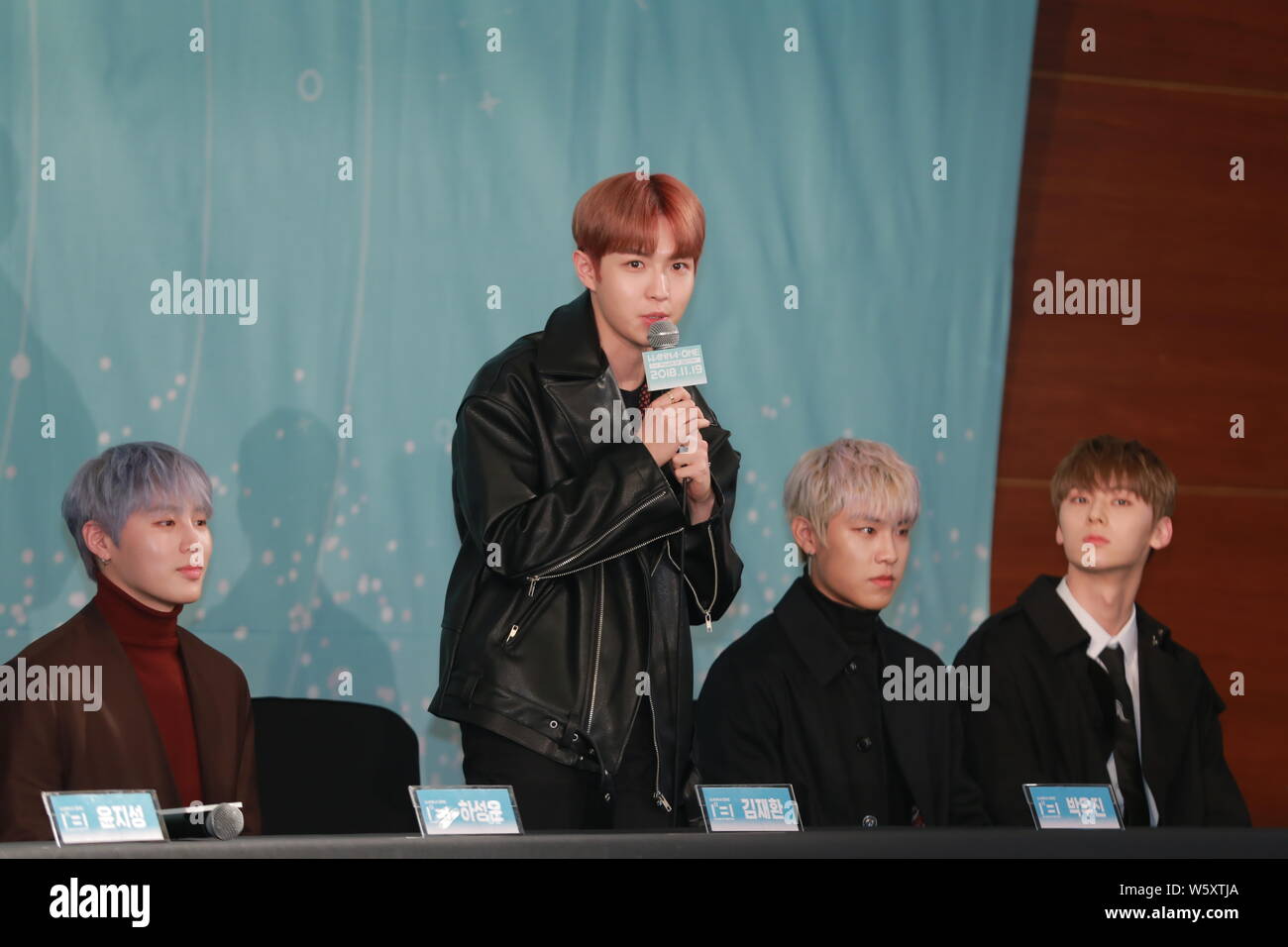 Kim Jae-hwan del sud coreano gruppo boy Wanna si assiste ad una conferenza stampa per rilasciare il loro primo album completo '111=1 (potenza di destino)' in Seoul, Sou Foto Stock