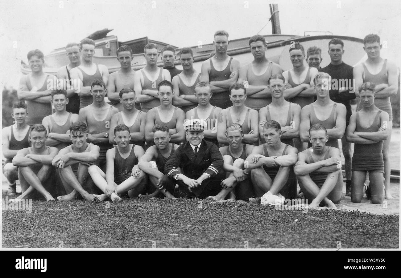 Porta d'argento nuotatori, Giugno 1927. Naval Training Station squadre. Lt. Decker, Coach [San Diego, California.] Foto Stock