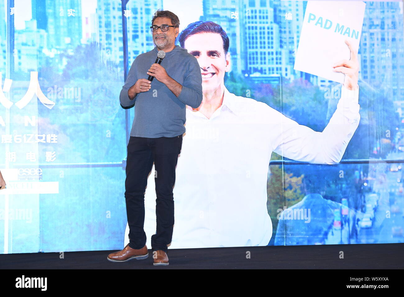 Indian regista e sceneggiatore R. Balakrishnan, popolarmente noto come R. Balki, assiste una Premiere per il suo film 'Pad Man' a Pechino in Cina, 28 novemb Foto Stock