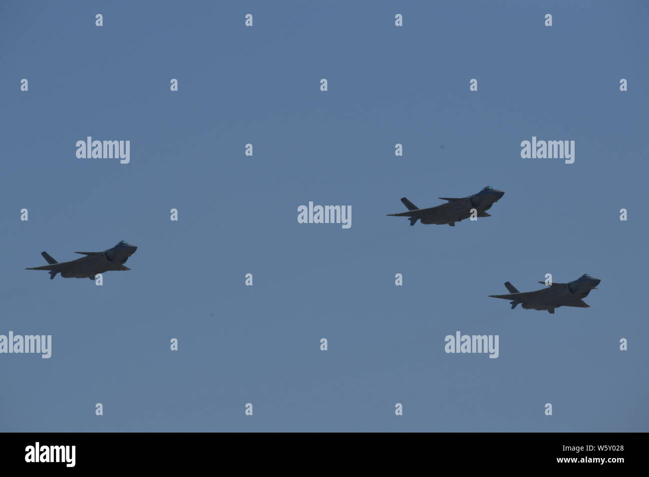 J-20 Stealth Fighter getti del popolo cinese della Esercito di Liberazione (PLA) Air Force eseguire durante il dodicesimo China International Aviation e aerospaziale e Foto Stock