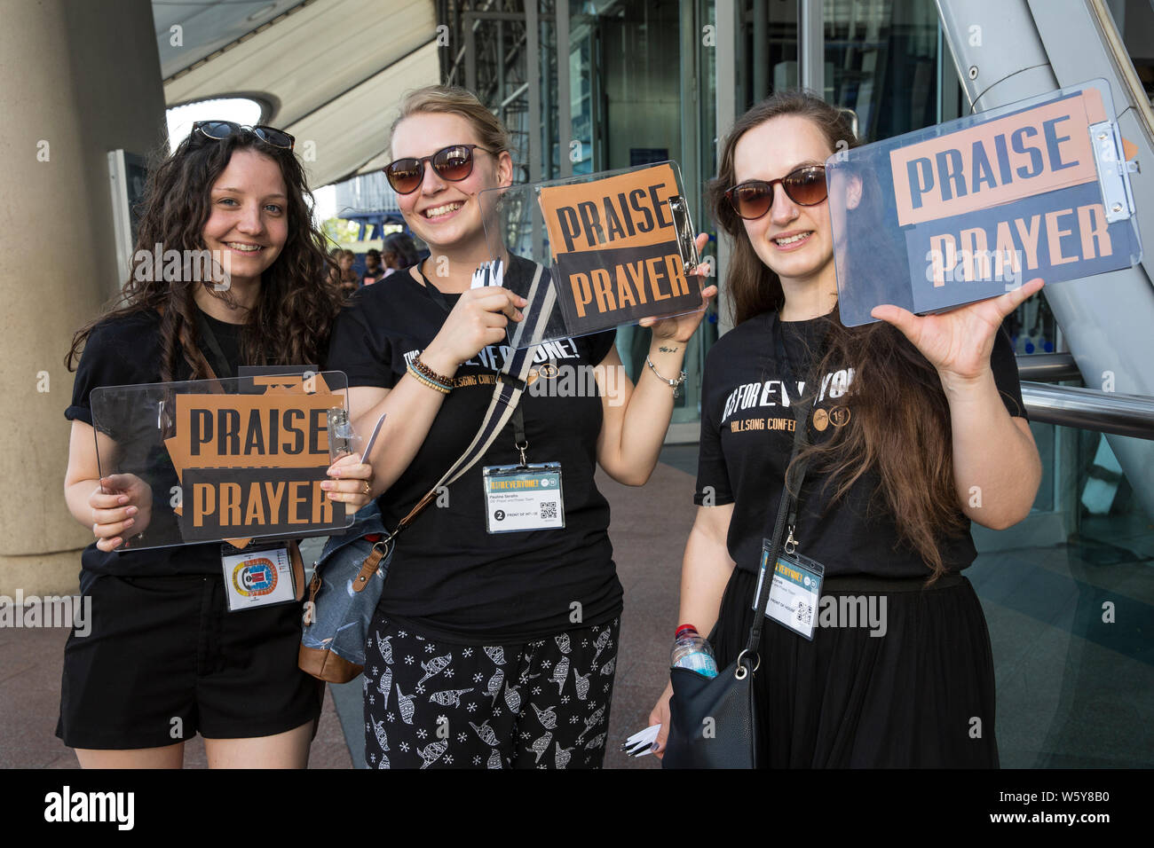 Hillsong conferenza live all'Arena O2, adoratori frequentare la megachurch evangelica evento a Londra, Regno Unito Foto Stock