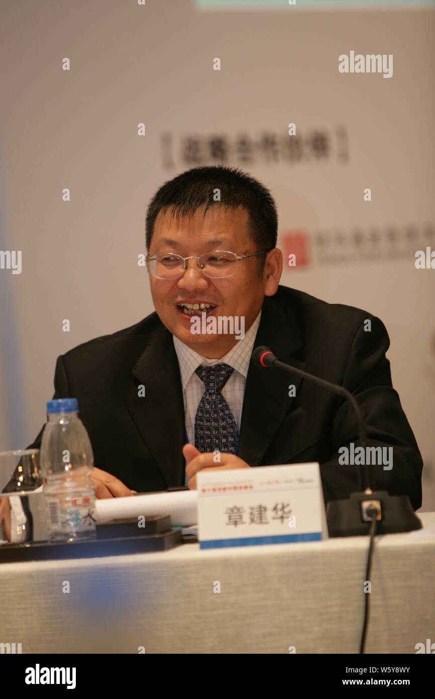 --FILE--Zhang Jianhua, ex presidente di PetroChina Company Limited, partecipa a un vertice a Pechino in Cina, 31 agosto 2012. Ex PetroChina Presid Foto Stock