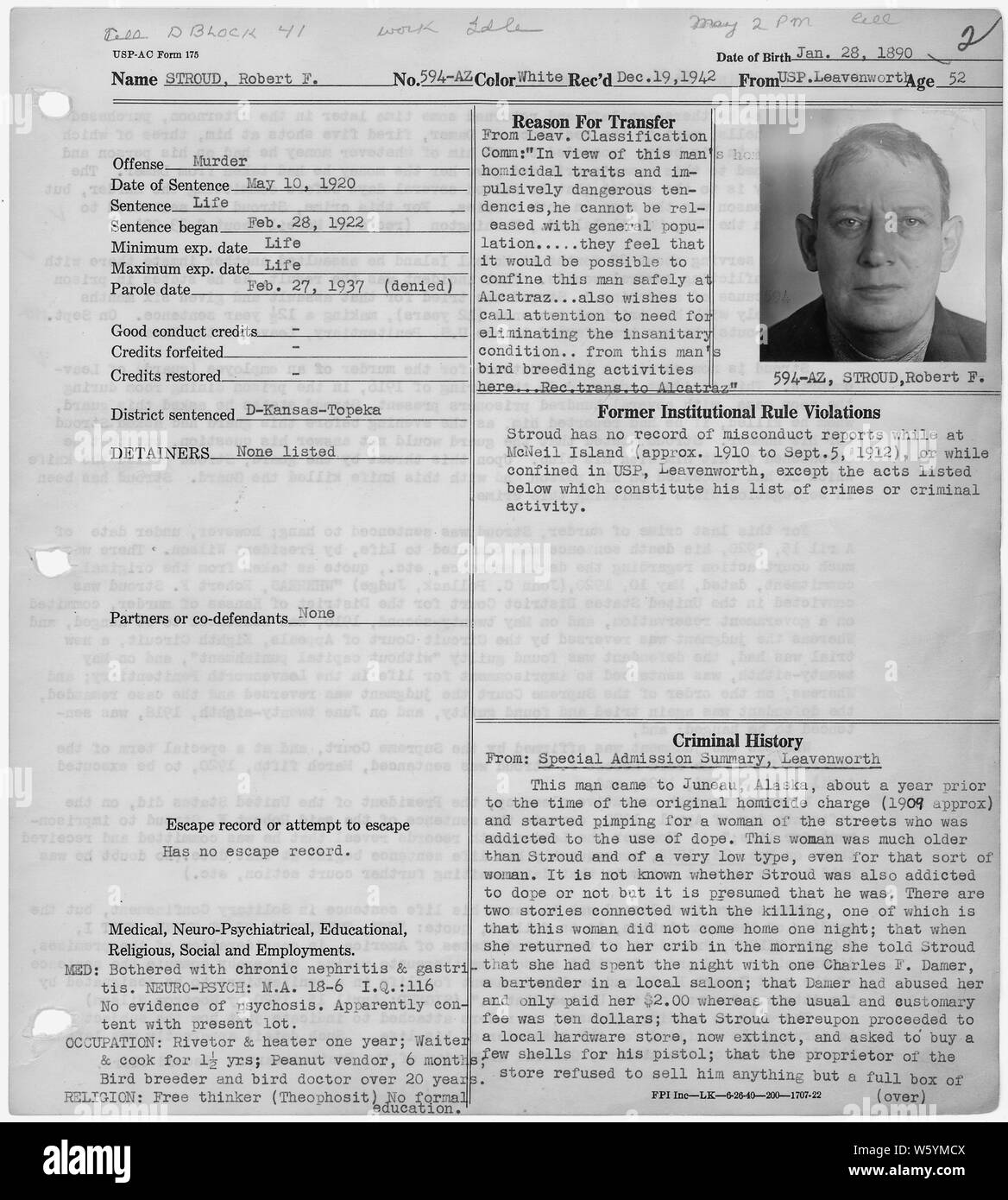 Warden's pagina del notebook, con mug shot, di Robert Stroud, 594-AZ, aka il Birdman of Alcatraz. Foto Stock