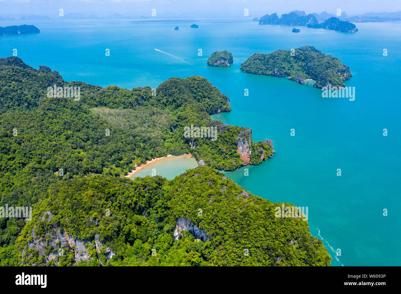 Vista aerea della bellissima isola tropicale di Koh Yao Noi in Thailandia Foto Stock