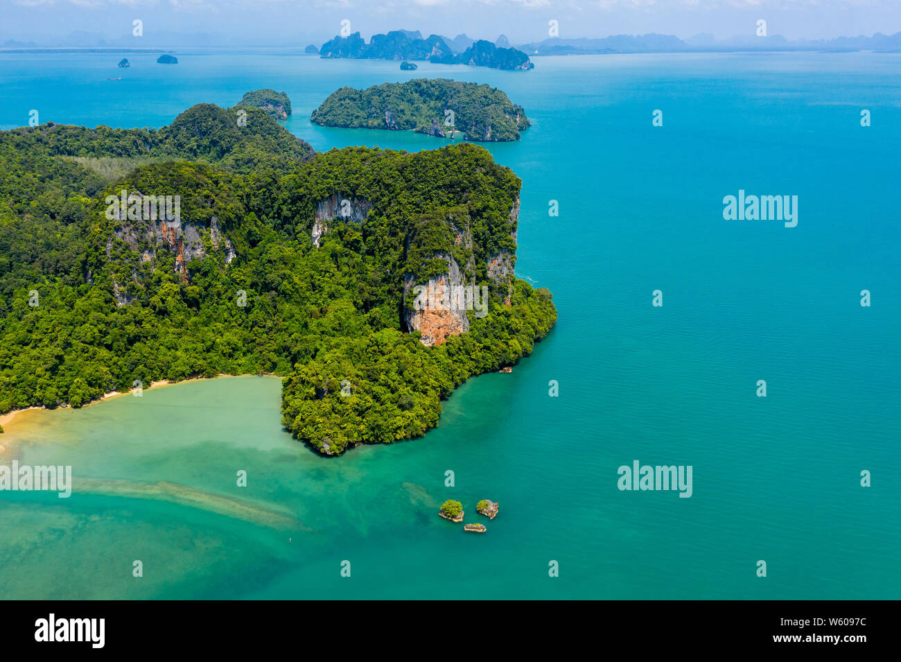 Vista aerea della bellissima isola tropicale di Koh Yao Noi in Thailandia Foto Stock