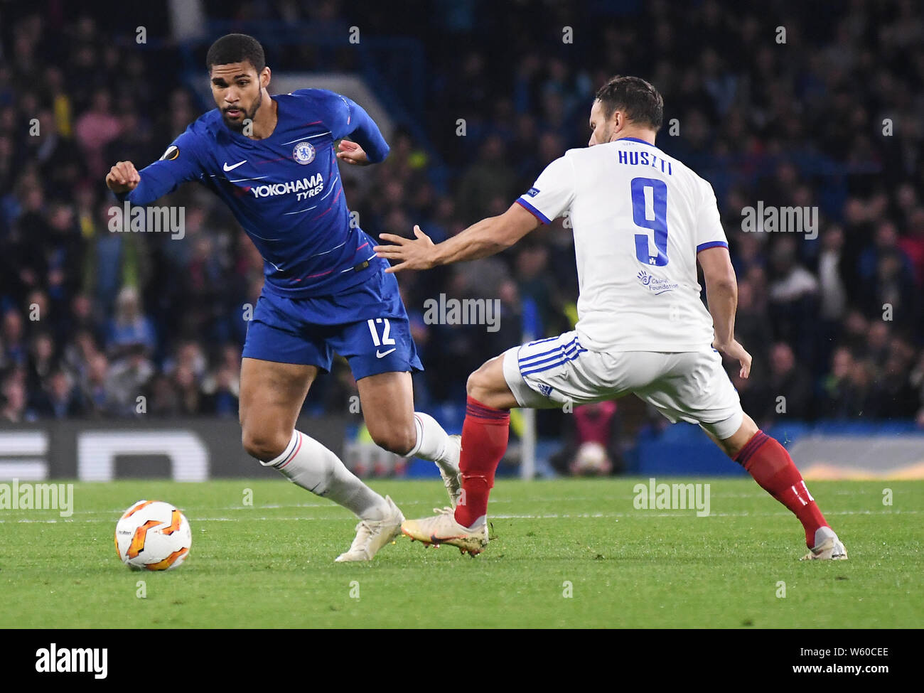 Londra, Inghilterra - Ottobre 4, 2018: Ruben Loftus-Cheek di Chelsea mostrato durante il 2018/19 UEFA Europa League gruppo L gioco tra Chelsea FC (Inghilterra) e MOL Vidi FC (Ungheria) a Stamford Bridge. Foto Stock