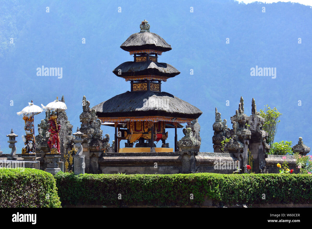 Pura Ulun Danu Beratan, o pura Bratan, è una delle principali indù acqua Shaivite tempio, Bali, Indonesia, Asia Foto Stock