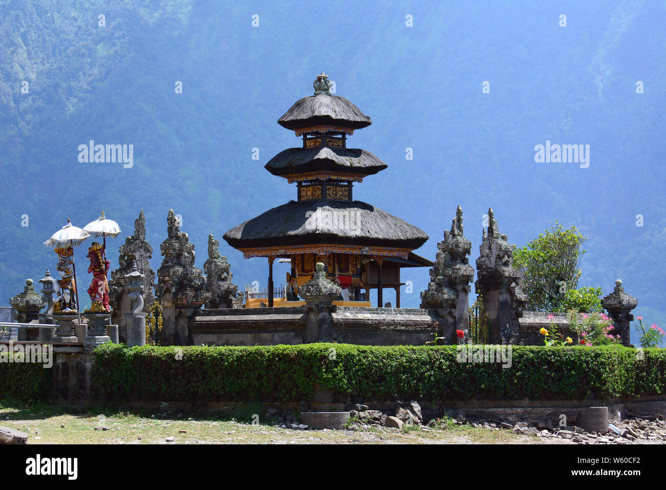 Pura Ulun Danu Beratan, o pura Bratan, è una delle principali indù acqua Shaivite tempio, Bali, Indonesia, Asia Foto Stock