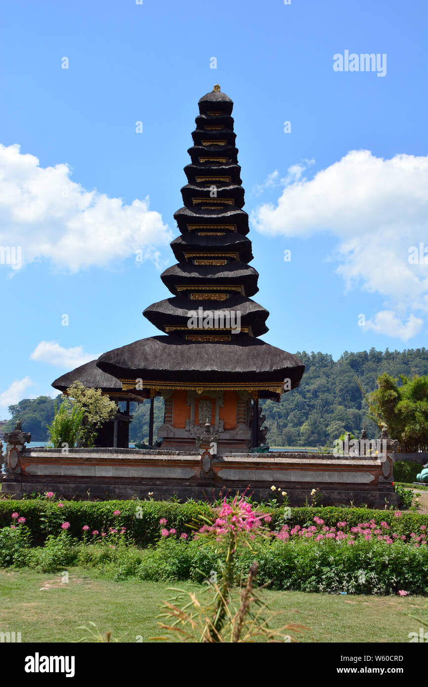 Pura Ulun Danu Beratan, o pura Bratan, è una delle principali indù acqua Shaivite tempio, Bali, Indonesia, Asia Foto Stock