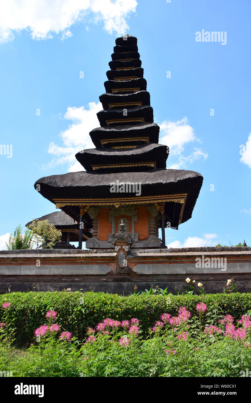 Pura Ulun Danu Beratan, o pura Bratan, è una delle principali indù acqua Shaivite tempio, Bali, Indonesia, Asia Foto Stock