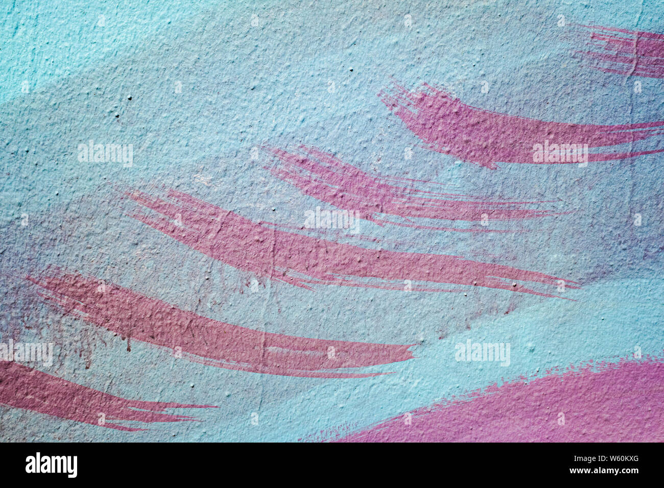 Rosa di pennellate blu sulla parete dipinta. Foto Stock