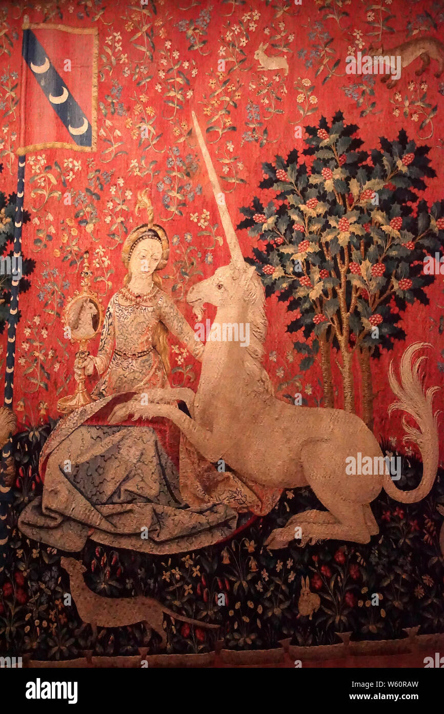 Parigi - Dicembre 7, 2018 - Lady e la tappezzeria di Unicorn nel museo di Cluny de Moyen Age, Parigi, Francia Foto Stock