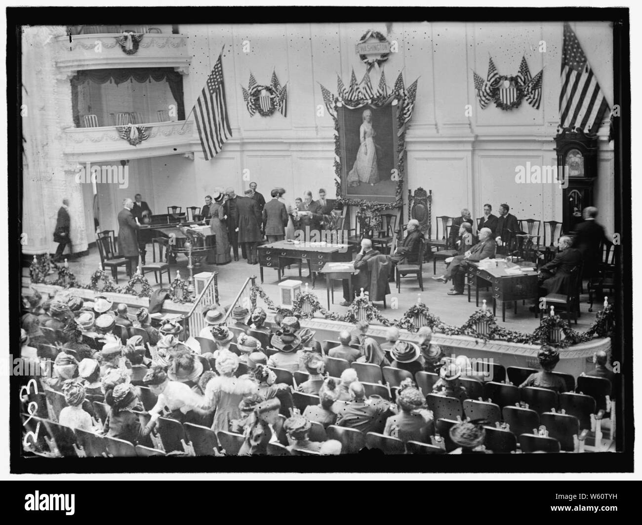 Le Figlie della Rivoluzione Americana. Apertura delle madri in congresso continentale Memorial Hall Foto Stock