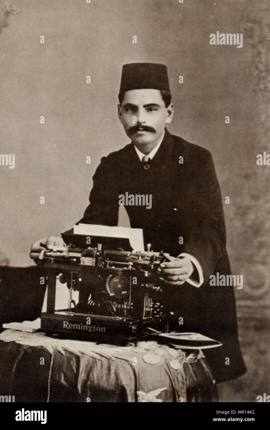 Dayal, Raja Lala Deen - Verkäufer und Schreibmaschine Foto Stock