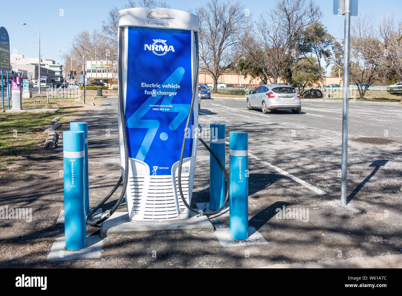 Vista posteriore di una camera a due letti il caricatore del veicolo elettrico a Tamworth in Australia. Foto Stock