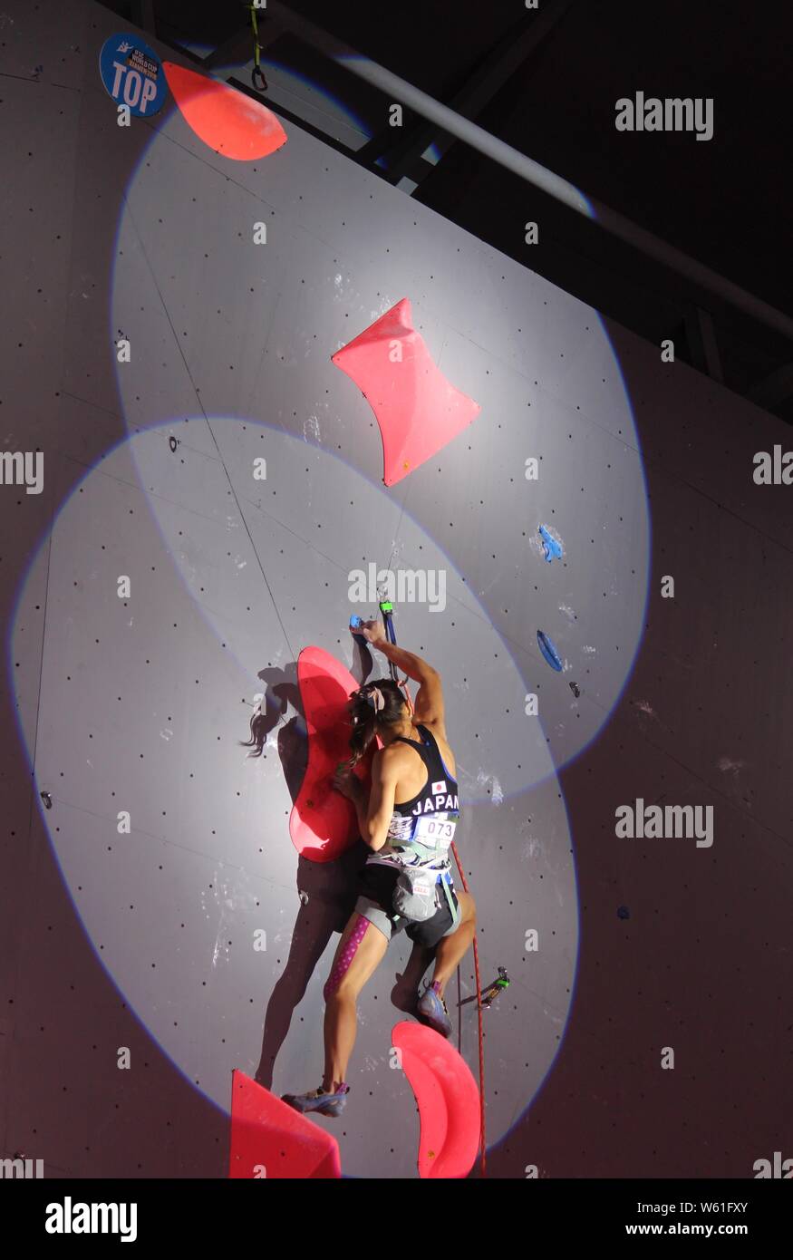 Akiyo Noguchi del Giappone si misurano con le donne del piombo stagione partita finale durante il 2018 la Federazione internazionale di arrampicata sportiva (IFSC) World Cup tou Foto Stock