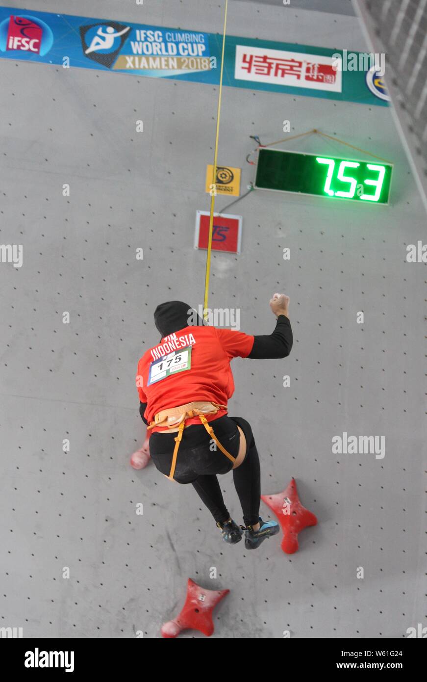 Aries Susanti Rahayu dell Indonesia compete in campo femminile velocità stagione partita finale durante il 2018 la Federazione internazionale di arrampicata sportiva (IFSC) W Foto Stock