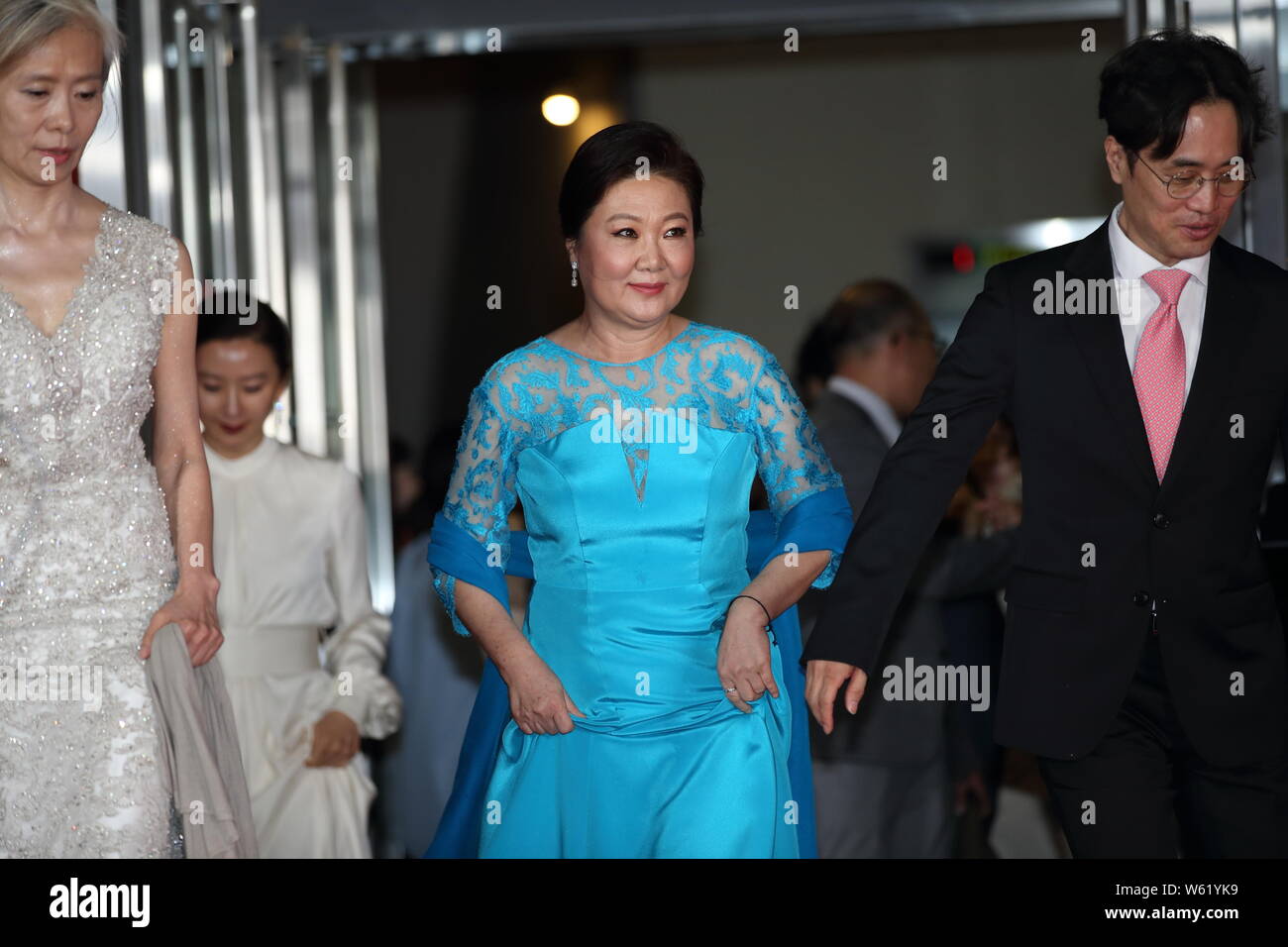 Sud attrice coreana Kim Hae-sook arriva sul tappeto rosso per la ventitreesima Busan International Film Festival di Busan, Sud Corea, 4 ottobre 2018. Foto Stock