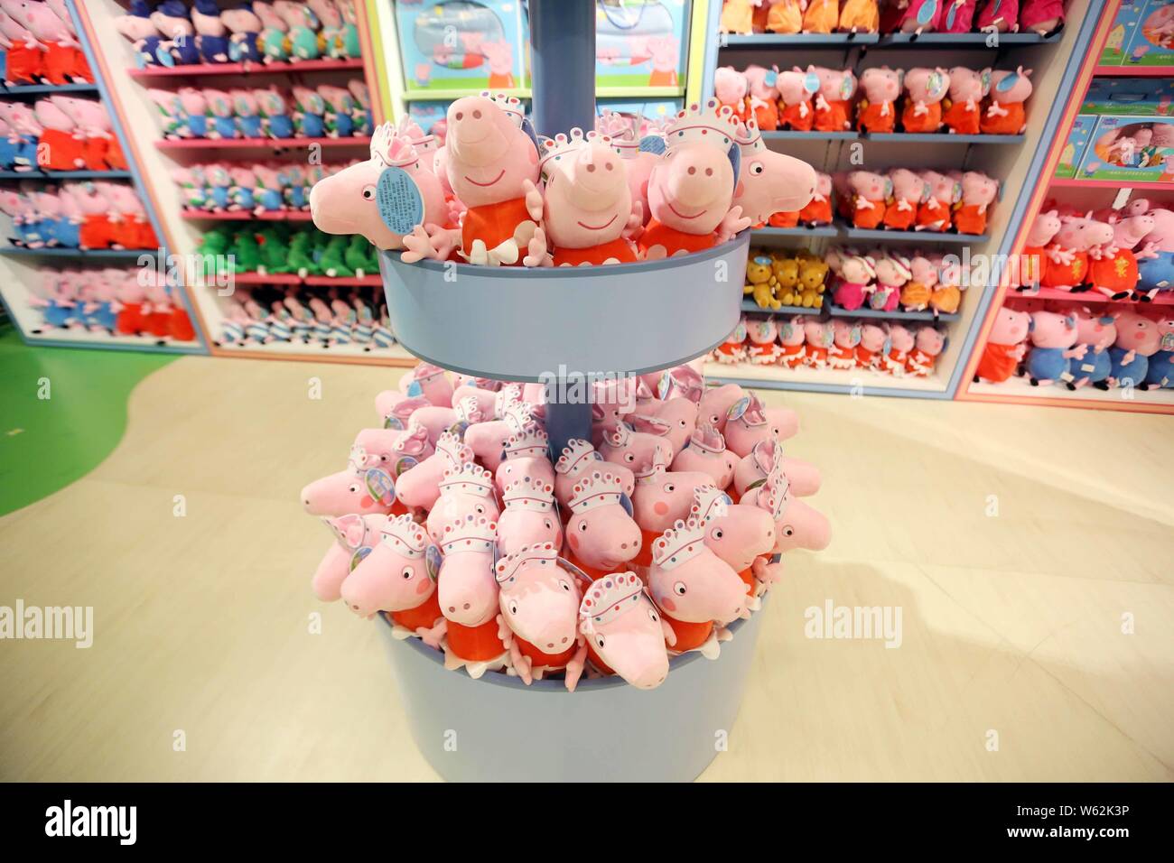 Vista interna del mondo il primo 'Peppa Pig' giochi al coperto centro in Cina a Shanghai, 23 ottobre 2018. Entertainment uno concesso in licenza il suo popolare di capretto Foto Stock