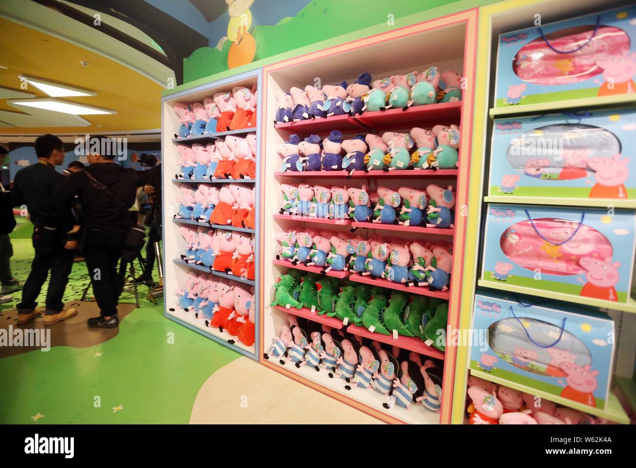 Vista interna del mondo il primo 'Peppa Pig' giochi al coperto centro in Cina a Shanghai, 23 ottobre 2018. Entertainment uno concesso in licenza il suo popolare di capretto Foto Stock