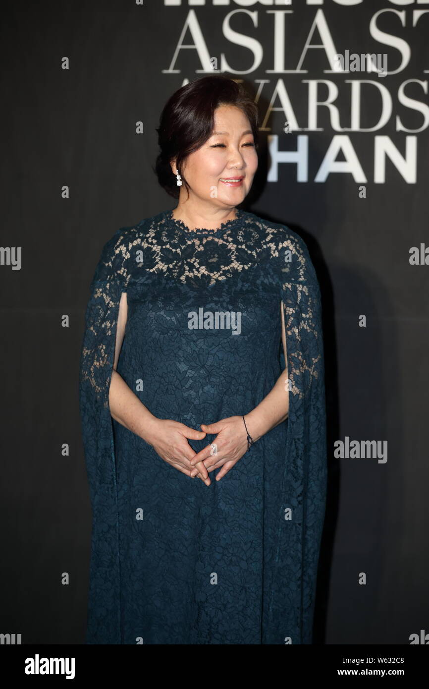 Sud attrice coreana Kim Hae-sook pone durante il Marie Claire Asia Star Awards 2018 in Busan, Sud Corea, 5 ottobre 2018. Foto Stock