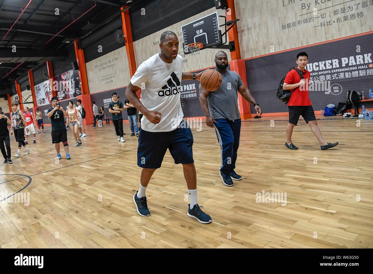 Ex stella NBA Tracy McGrady assiste ad una attività al Rucker Park in Cina a Shanghai, 13 settembre 2018. Foto Stock