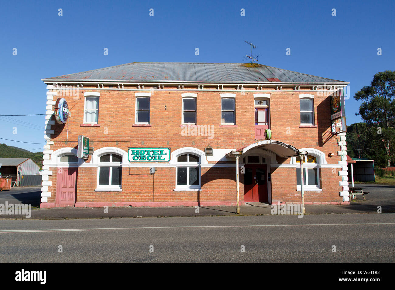 Zeehan, Tasmania: Aprile 04, 2019: Hotel Cecil è stata fondata nei primi anni del XX secolo quando Zeehan era una trafficata cittadina mineraria. Backpacking accomodation. Foto Stock