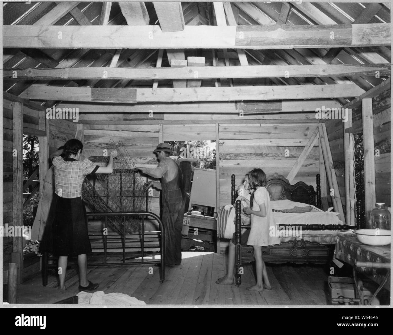 Coosa Valley, Alabama. Lo spostamento nella nuova casa fuori della prenotazione. Questo un acro di scrub seconda-gr . . .; Portata e contenuto: Full didascalia recita come segue: Coosa Valley, Alabama. Lo spostamento nella nuova casa fuori della prenotazione. Questo un acro di scrub di seconda crescita costo di pino questo uomo $25. N. e. Foto Stock