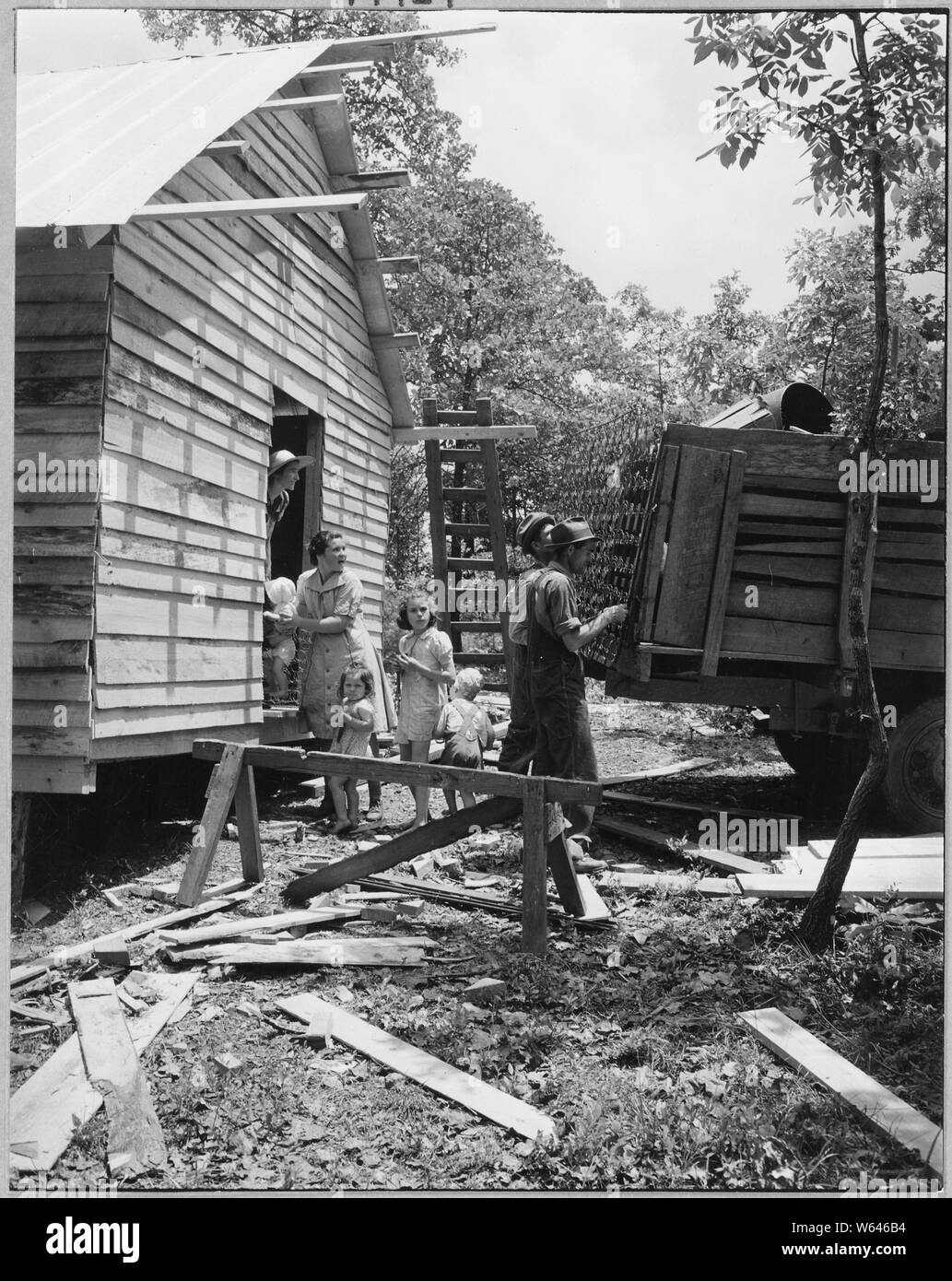 Coosa Valley, Alabama. Lo spostamento nella nuova casa fuori della prenotazione. Questo un acro di scrub seconda-gr . . .; Portata e contenuto: Full didascalia recita come segue: Coosa Valley, Alabama. Lo spostamento nella nuova casa fuori della prenotazione. Questo un acro di scrub di seconda crescita costo di pino questo uomo $25. N. e. Foto Stock