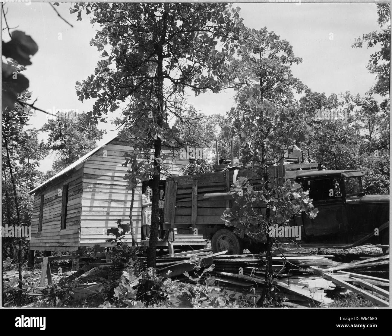 Coosa Valley, Alabama. Lo spostamento nella nuova casa fuori della prenotazione. Questo un acro di scrub seconda-gr . . .; Portata e contenuto: Full didascalia recita come segue: Coosa Valley, Alabama. Lo spostamento nella nuova casa fuori della prenotazione. Questo un acro di scrub di seconda crescita costo di pino questo uomo $25. N. e. Foto Stock