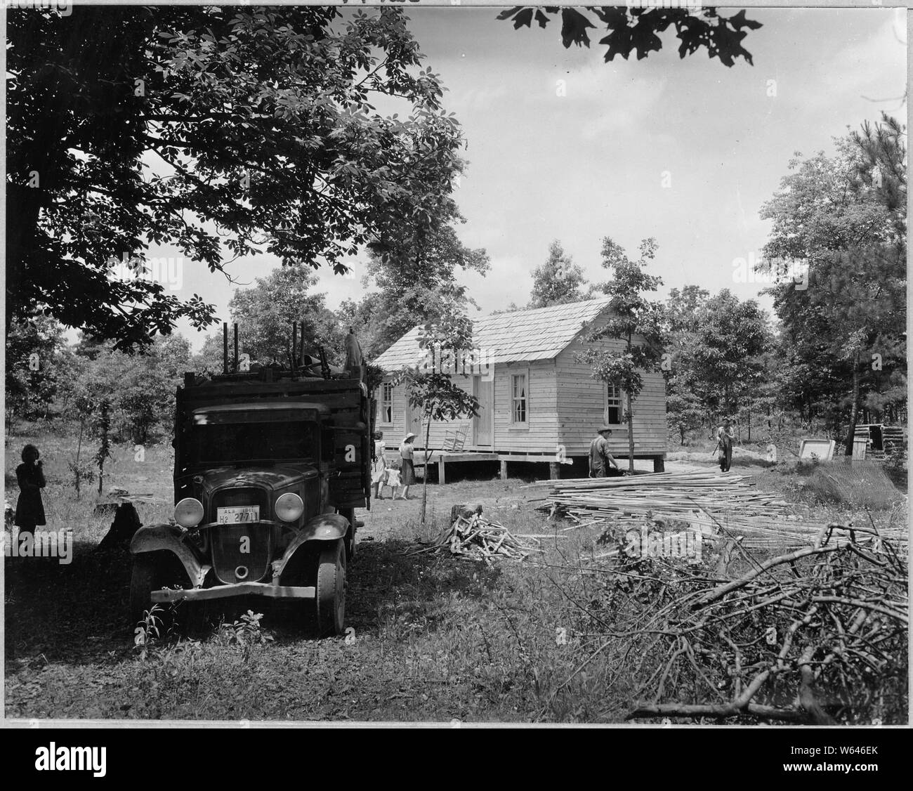 Coosa Valley, Alabama. Lo spostamento nella nuova casa fuori della prenotazione. Questo un acro di scrub seconda-gr . . .; Portata e contenuto: Full didascalia recita come segue: Coosa Valley, Alabama. Lo spostamento nella nuova casa fuori della prenotazione. Questo un acro di scrub di seconda crescita costo di pino questo uomo $25. N. e. Foto Stock