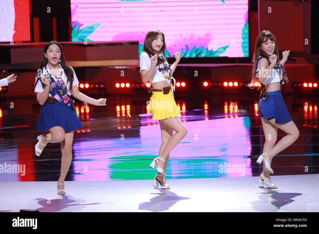 (Da sinistra) Yeri, Seulgi e Wendy Corea del Sud ragazza gruppo Red Velvet eseguire durante il XIII Seoul International Drama Awards 2018 a Seoul, Sout Foto Stock