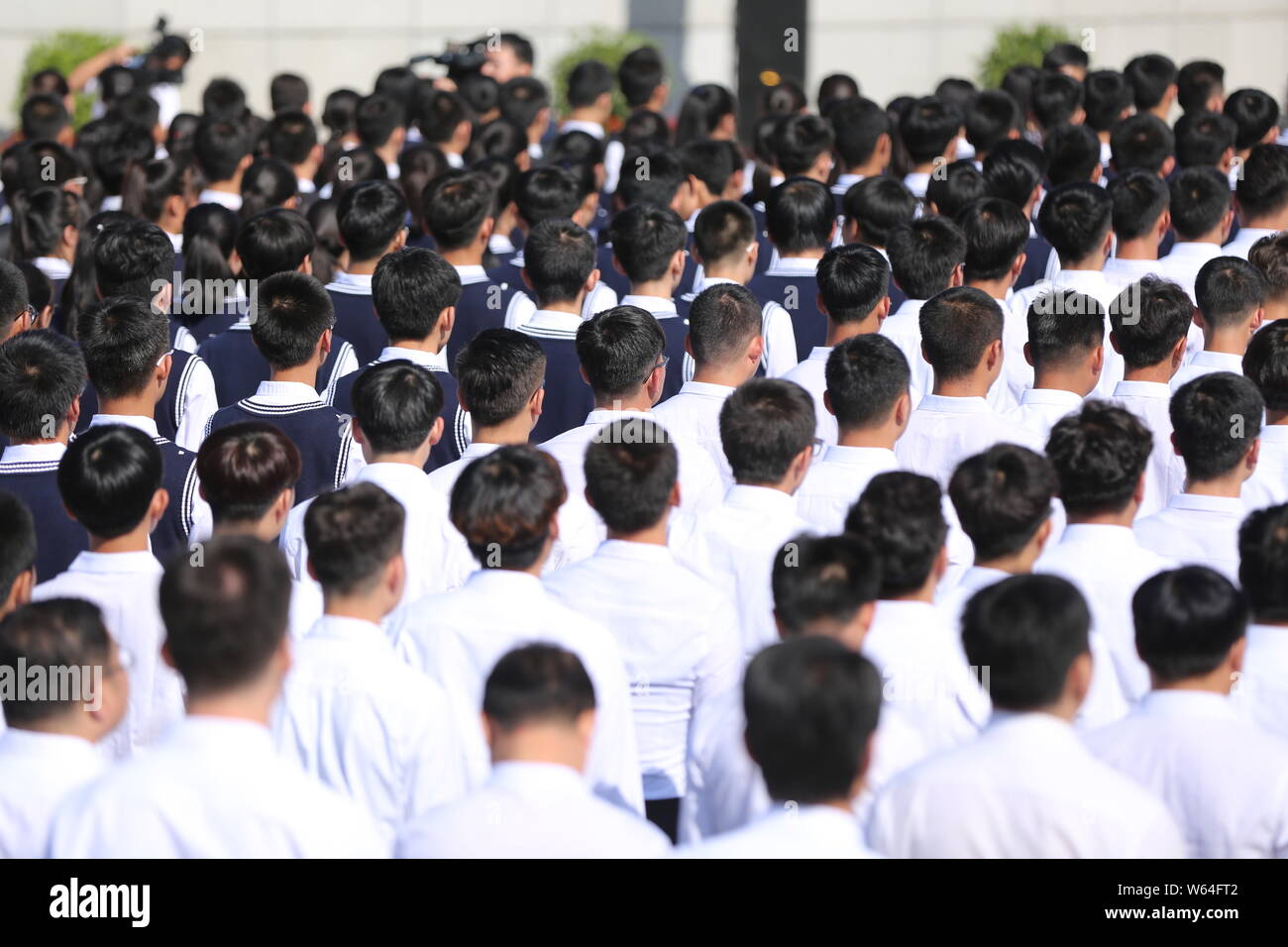 I delegati frequentare una campana-suggestivo evento per commemorare il 87º anniversario della 'settembre 18 incidente' in Shenyang City, a nord-est della Cina di Liaoning Foto Stock