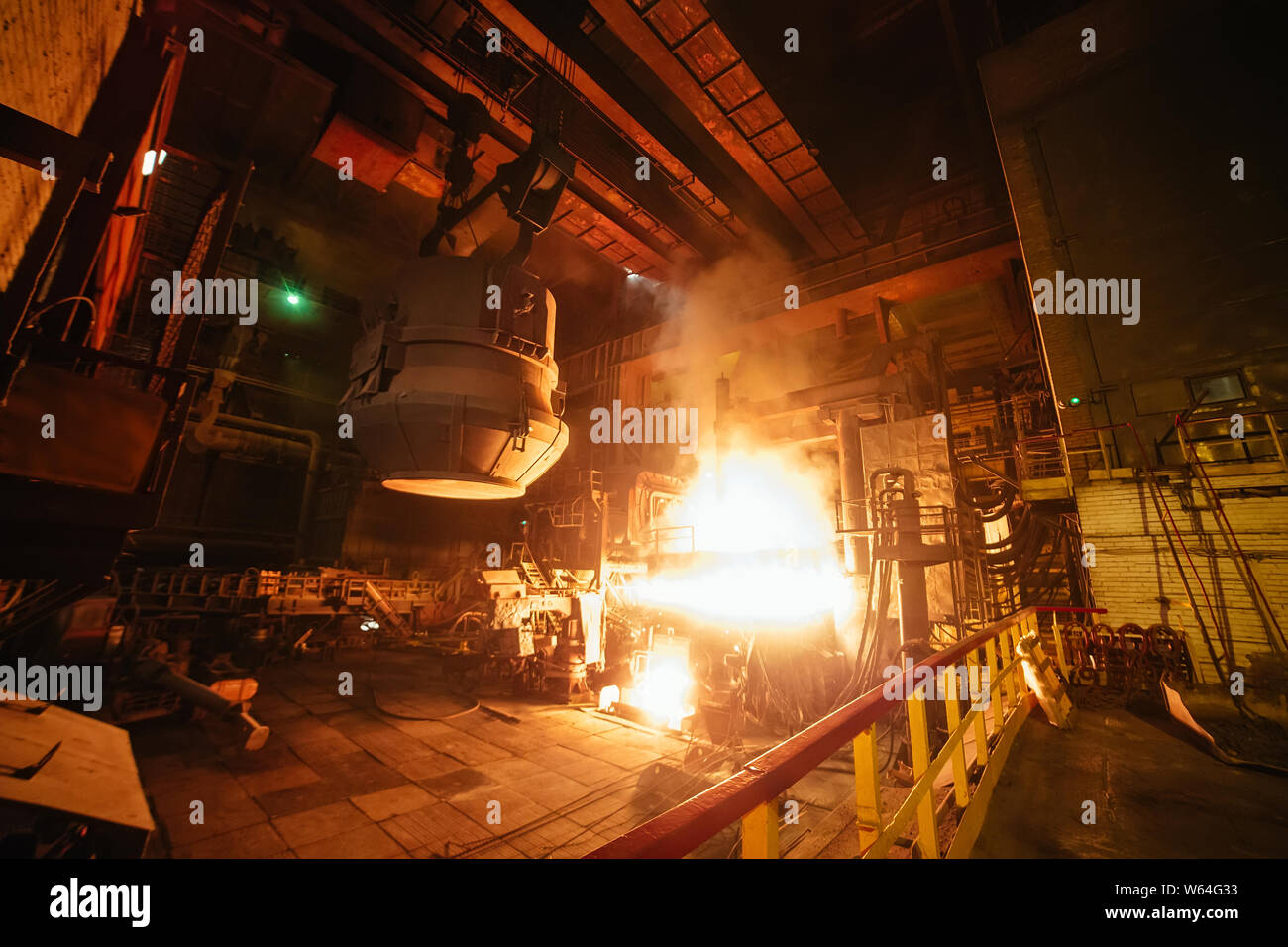 La produzione di acciaio in forni elettrici, stabilimento metallurgico Foto Stock