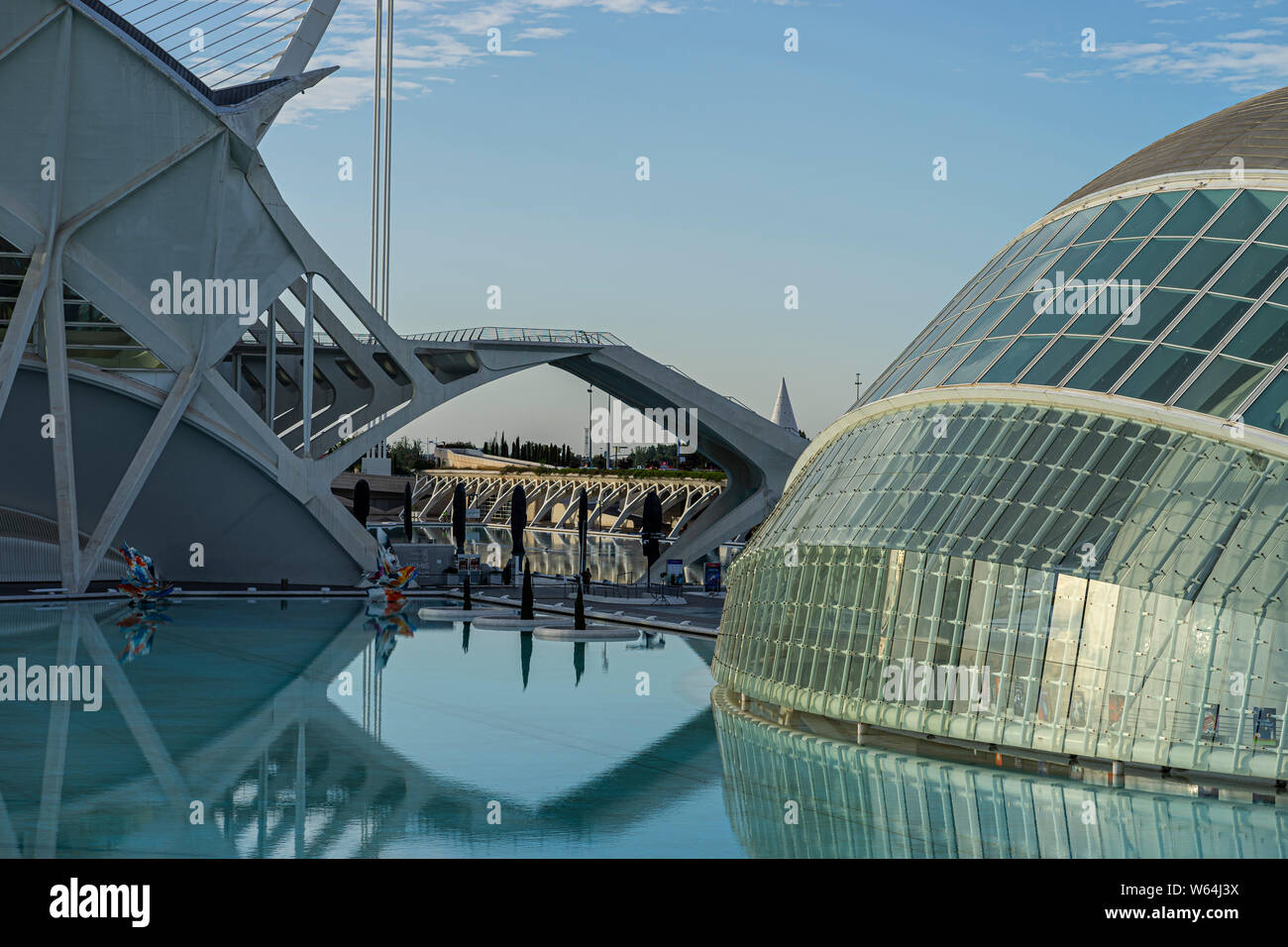 Luglio 27, 2019 - VALENCIA, Spagna. Il Principe Felipe Science Museum (2000) e l'Hemisferic Planetarium (1998) sono parte della Città delle Arti e Scienc Foto Stock