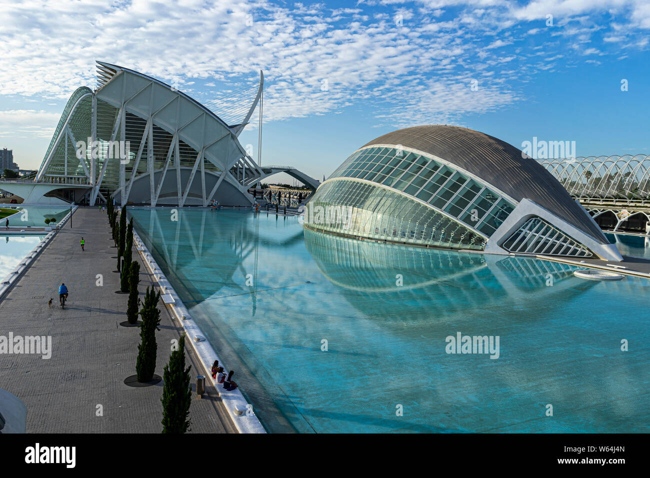 Luglio 27, 2019 - VALENCIA, Spagna. Il Principe Felipe Science Museum (2000) e l'Hemisferic Planetarium (1998) sono parte della Città delle Arti e Scienc Foto Stock