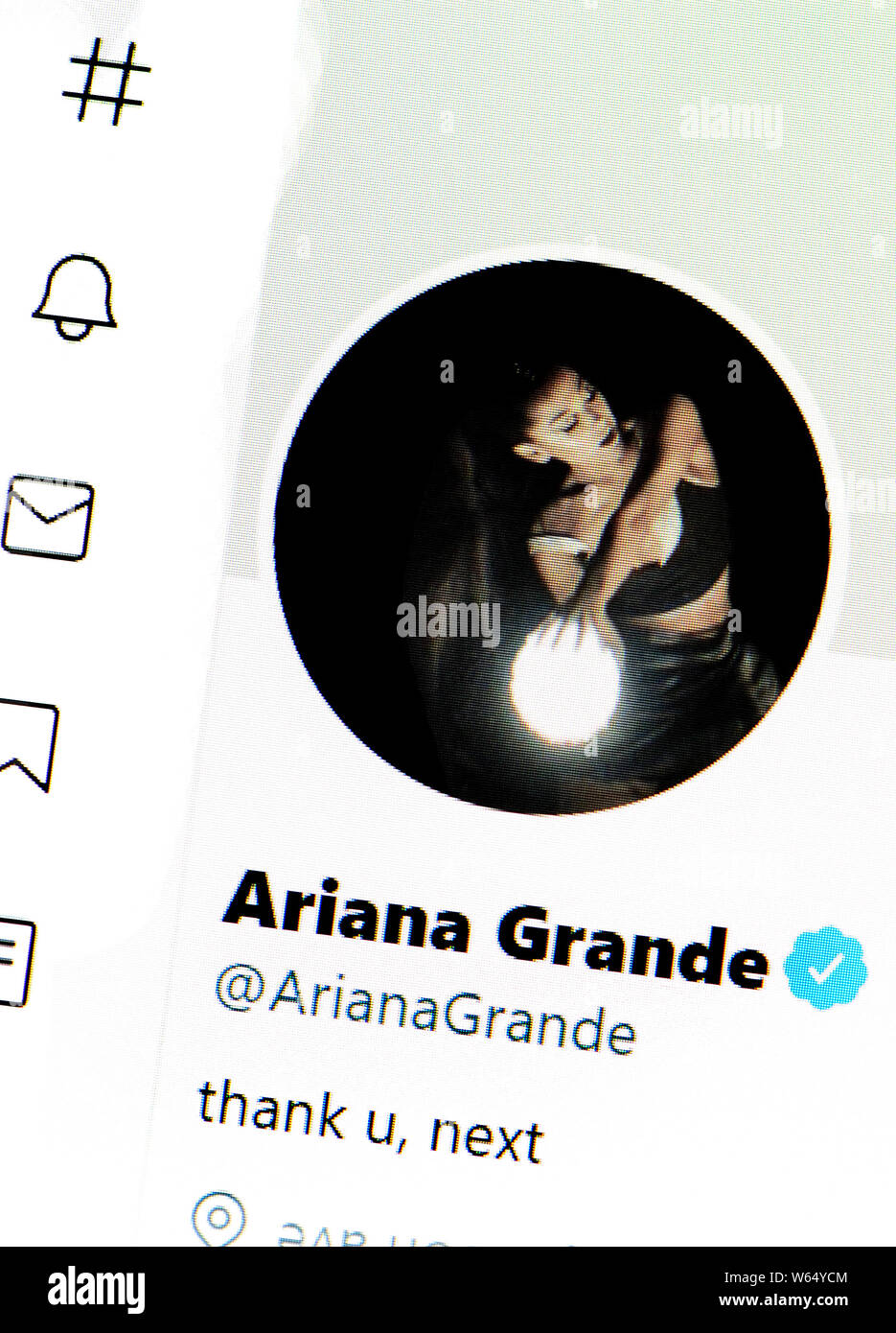 Pagina su Twitter (luglio 2019) : Ariana Grande - cantante americana Foto Stock