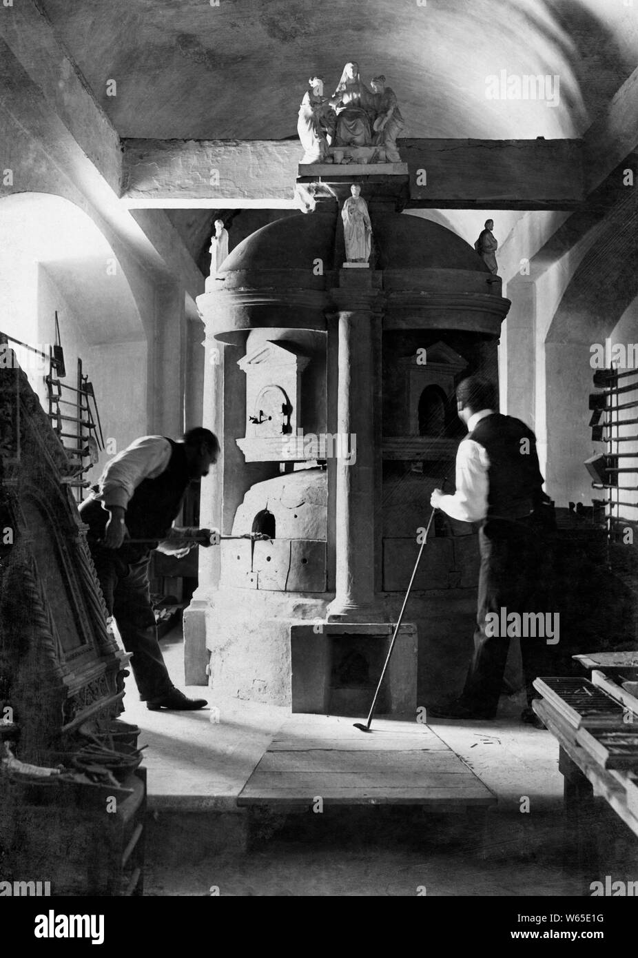 Lavoratori artistica nella Città del Vaticano, 1910 Foto Stock
