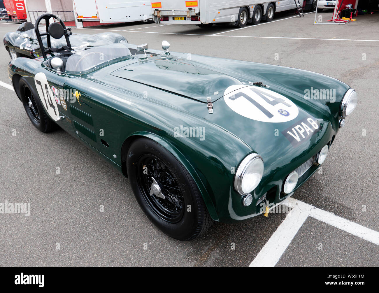 Martin Hunt 1954, HWM Sports Racing car, in attesa di qualifica del RAC Woodcote Trophy per pre '56 bolidi, nel paddock nazionale, a Silverstone Foto Stock