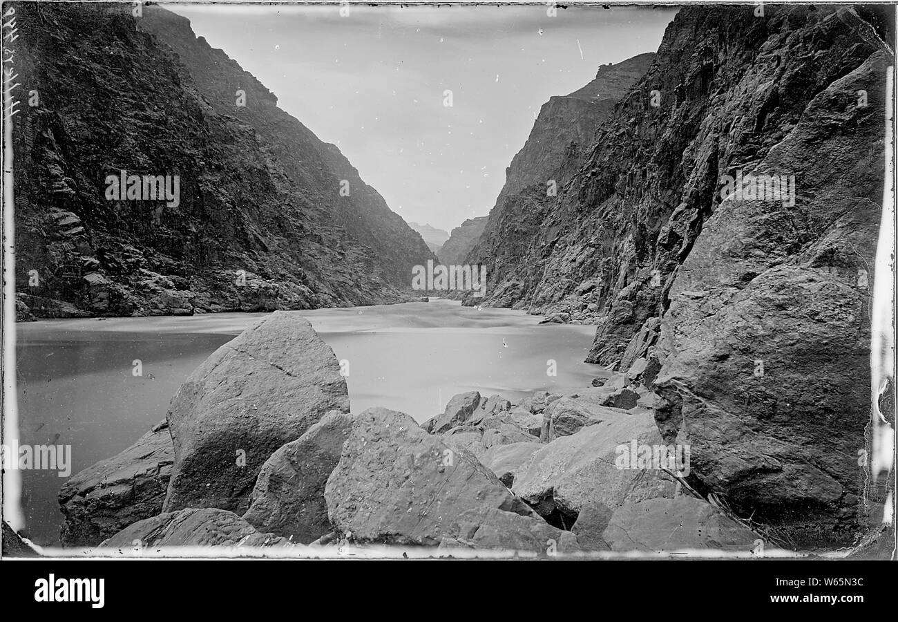 Il Grand Canyon. La più pesante singola goccia sul fiume. 34 3/4 piedi secondo la pietra nel 1910. (80 piedi da prime stime). Nota: la scrittura non è identificato, esso deve essere stato prima di LaRue's 1922 e Birdseye's 1923 viaggi. Vecchio n. 523., 1871 - 1878 Foto Stock