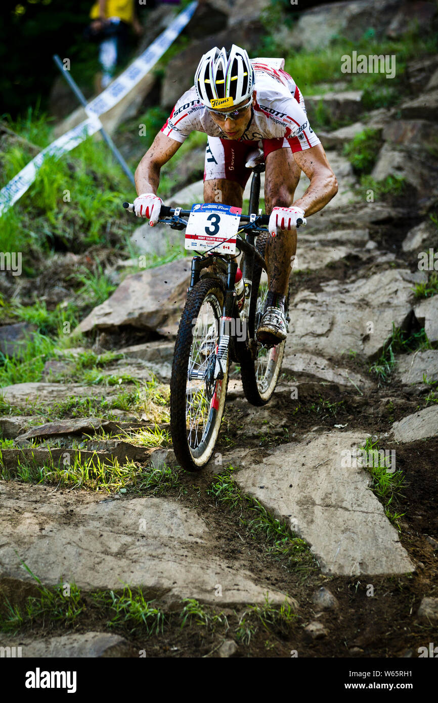 2 Luglio 2011 - MONTE SAINTE ANNE, Canada. Nino Schurter a UCI Mountain Bike Cross Country Coppa del mondo. Foto Stock