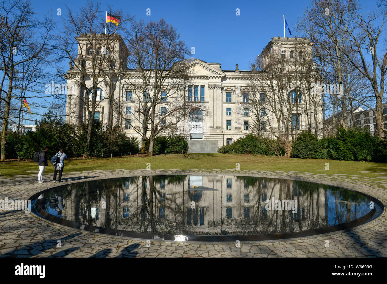 Sinti und Roma Denkmal, il Tiergarten, nel quartiere Mitte di Berlino, Deutschland Foto Stock