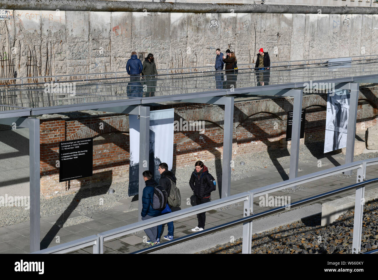 Freigelaende, Topographie des terrori, Niederkirchnerstrasse, Kreuzberg di Berlino, Deutschland Foto Stock