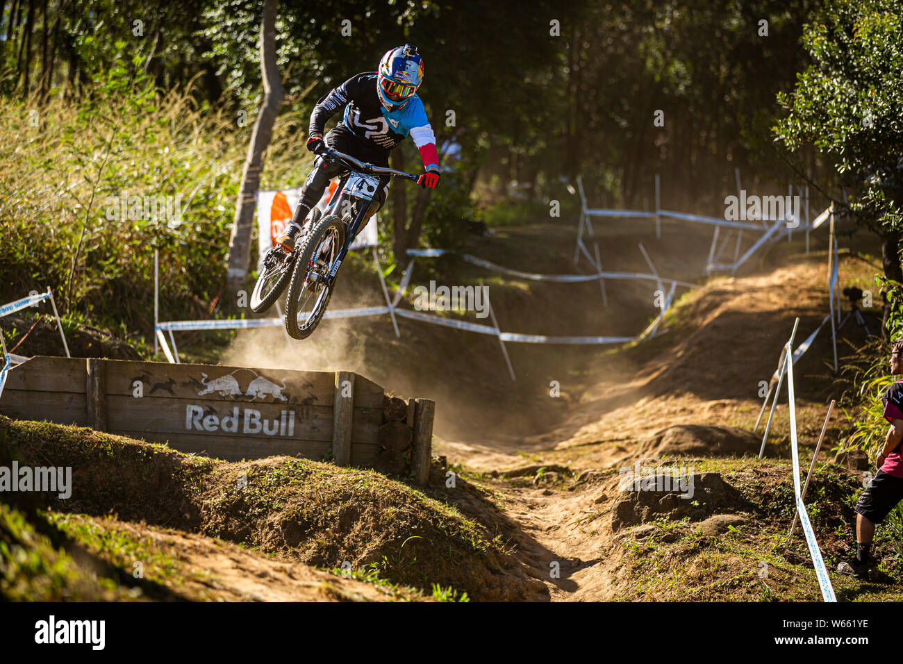 Aprile 10, 2014 - PIETERMARITZBURG, Sud Africa. Loic Bruni racing a UCI Mountain Bike Downhill World Cup Foto Stock