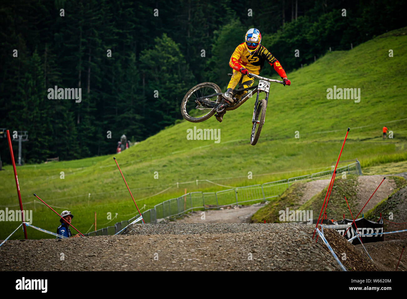Giugno 12, 2015 - Leogang, Austria. Loic Bruni racing a UCI Mountain Bike Downhill World Cup Foto Stock