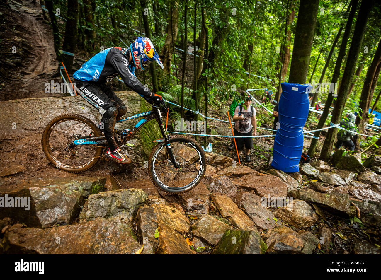 Aprile 24, 2014 - Cairns, Australia. Loic Bruni racing a UCI Mountain Bike Downhill World Cup Foto Stock