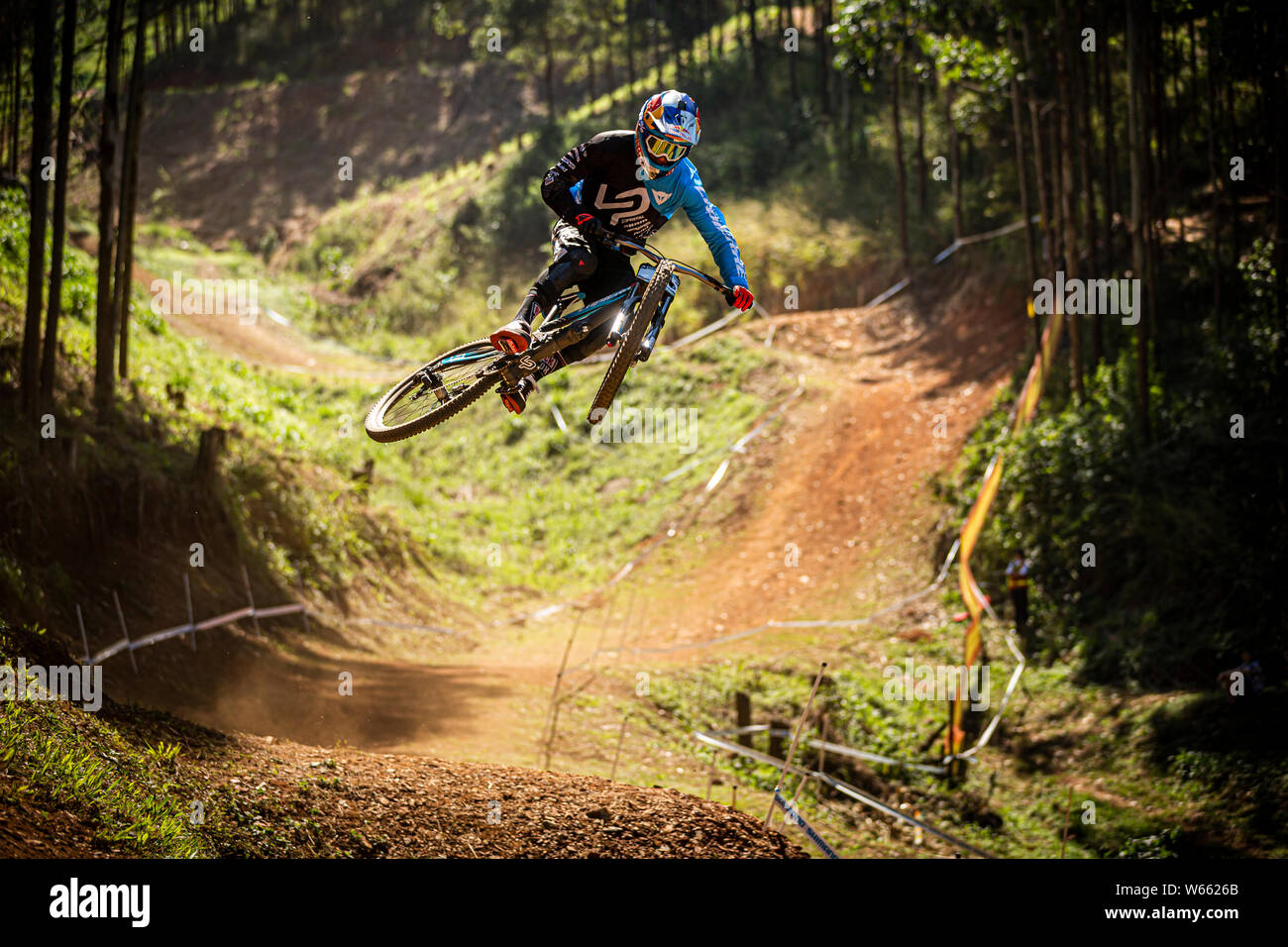 Aprile 10, 2014 - PIETERMARITZBURG, Sud Africa. Loic Bruni racing a UCI Mountain Bike Downhill World Cup Foto Stock